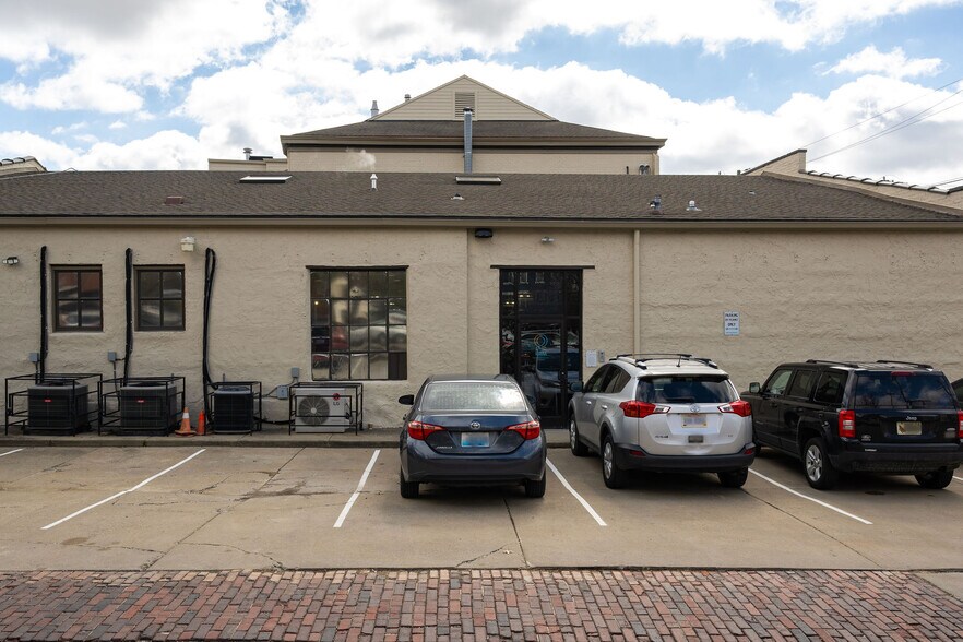 More Photos Of 632 Russell St, Covington Research And Development For Lease