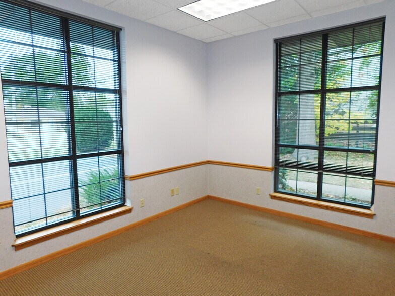 More Photos Of 3400 N Rockton Ave, Rockford Office For Lease