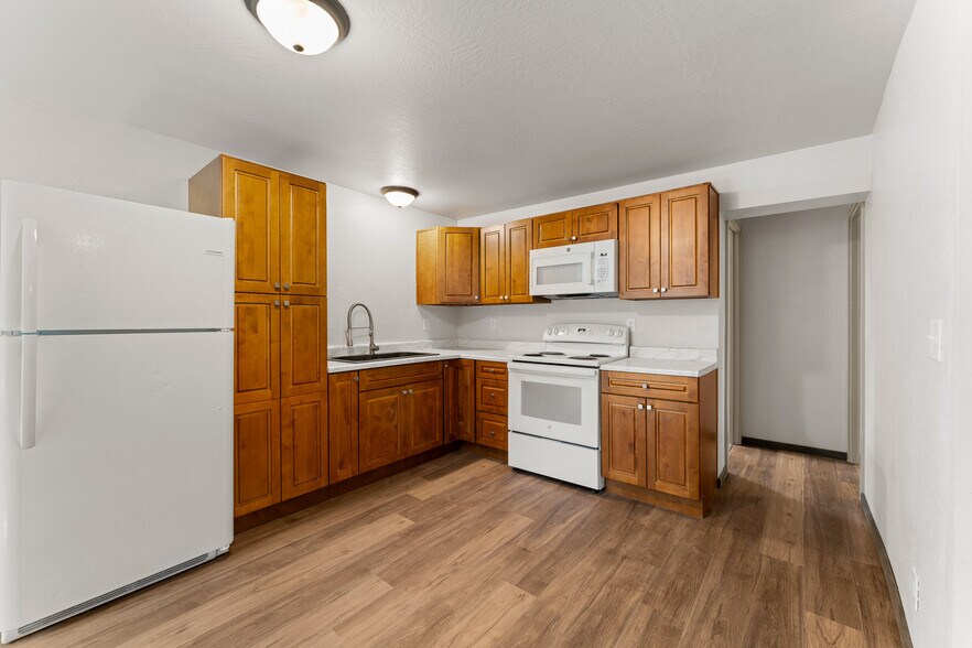 More Photos Of 5333 Rogue River Hwy, Gold Hill Multifamily For Sale