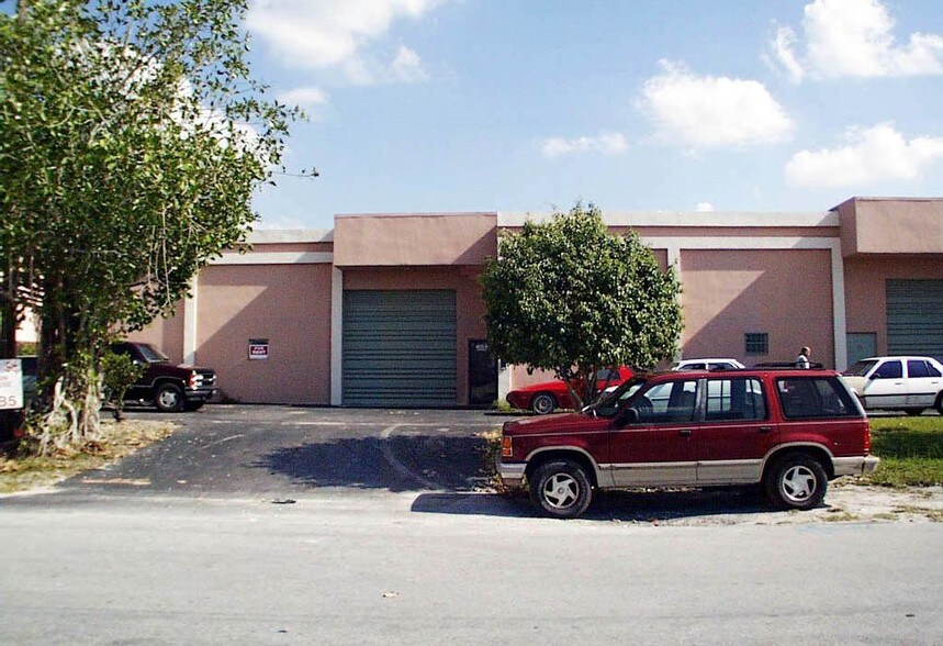 More Photos Of 8921-8935 SW 129th St, Miami Light Distribution For Lease