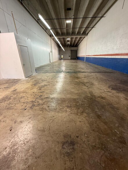 More Photos Of 5401-5491 NW 159th St, Hialeah Warehouse For Lease