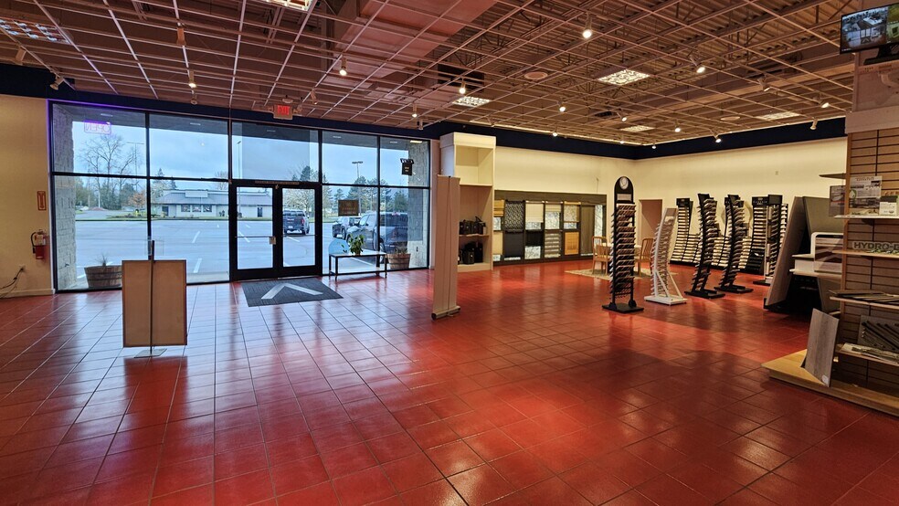 More Photos Of 421 Three Rivers Dr, Kelso Freestanding For Lease