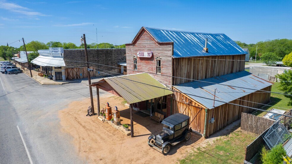 More Photos Of 622 Main st, Blanket Storefront Retail Office For Sale