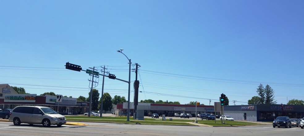 More Photos Of 2022-2042 E Mason St, Green Bay Storefront For Lease