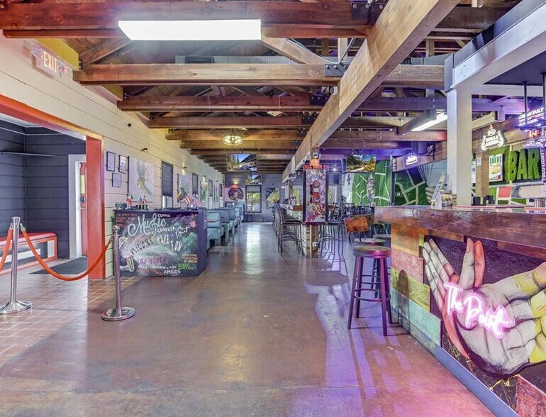 More Photos Of 910 Round Rock Ave, Round Rock General Retail For Sale