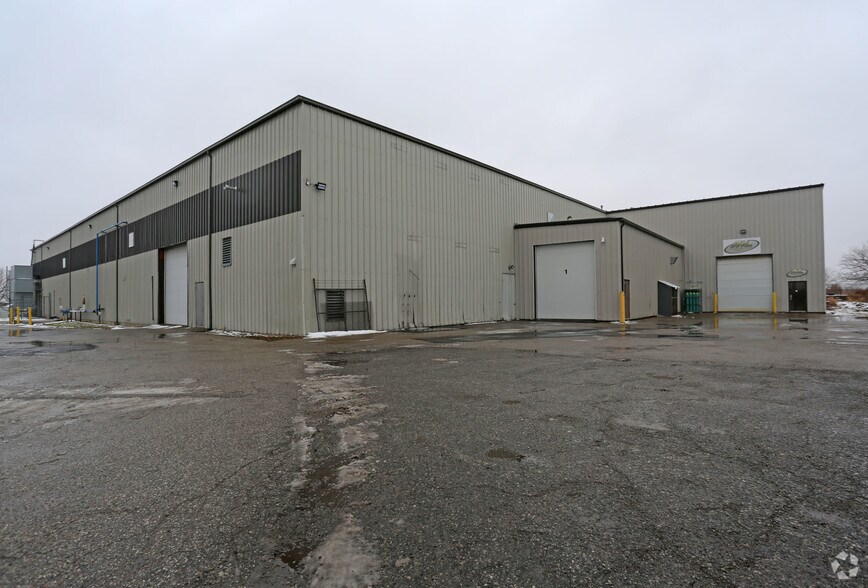 More Photos Of 396 Henry St, Brantford Manufacturing For Lease