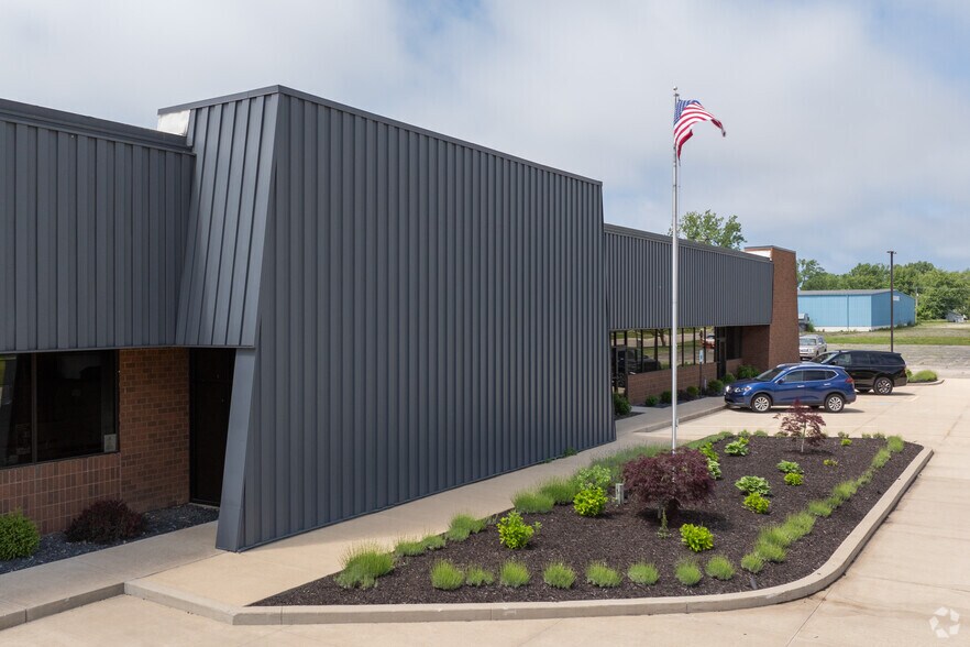 More Photos Of 1310 Kalamazoo St, South Haven Distribution For Lease