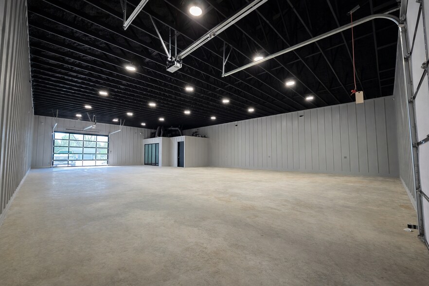 More Photos Of 7726 Harwell St, White Settlement Industrial For Lease