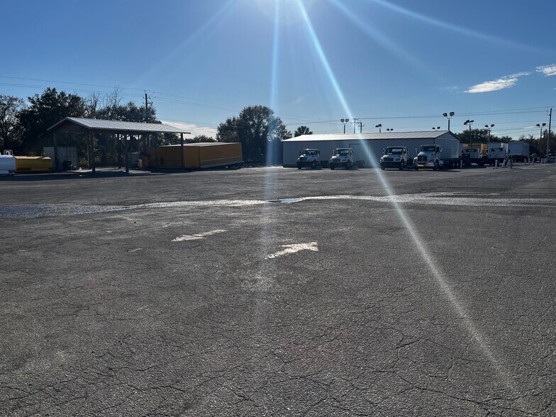 More Photos Of 2900 James L Redman Pky, Plant City Freestanding For Lease