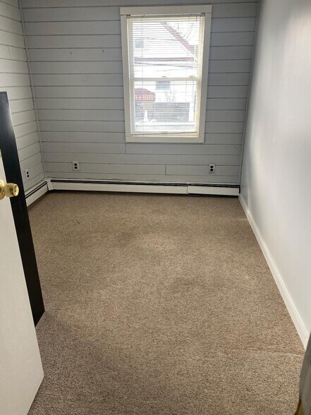 More Photos Of 377 Main St, Center Moriches Storefront Retail Office For Lease