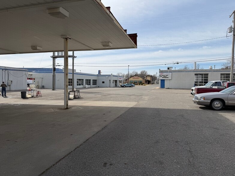 More Photos Of 206 N Seneca St, Wichita Carwash For Sale