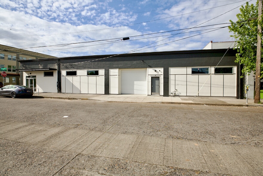 More Photos Of 777 N Killingsworth Ct, Portland Industrial For Lease
