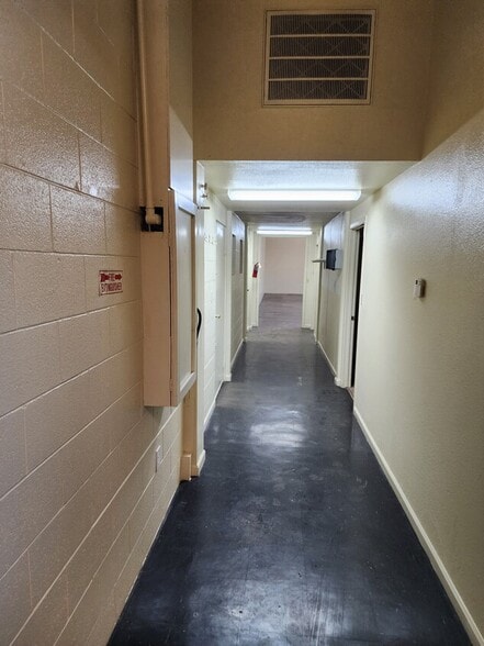 More Photos Of 1515 E Tulare Ave, Tulare Flex For Lease