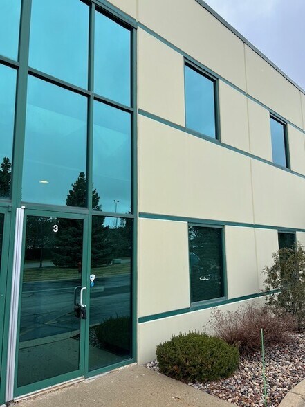 More Photos Of 2760 Beverly Dr, Aurora Warehouse For Lease