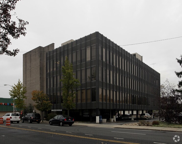 Primary Photo Of 371 Merrick Rd, Rockville Centre Office For Lease