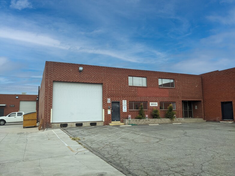 More Photos Of 2523-2529 N Ontario St, Burbank Service For Lease