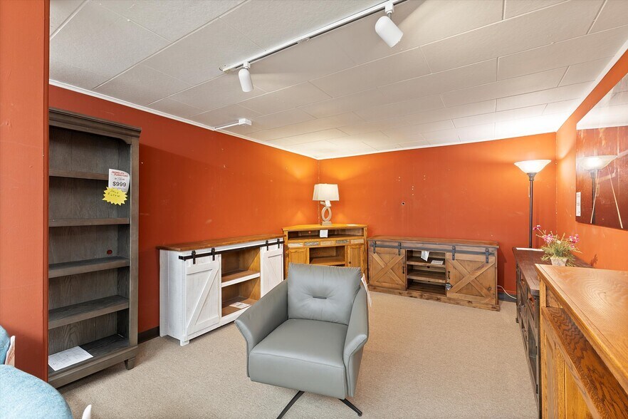 More Photos Of 301 Main Ave, Tillamook General Retail For Sale