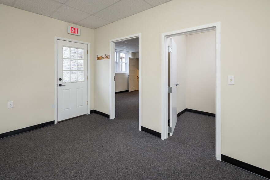 More Photos Of 154A W Eagle Rd, Havertown Medical For Lease