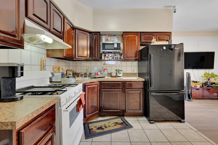 More Photos Of 4507 Bergenline Ave, Union City Storefront Retail Residential For Sale