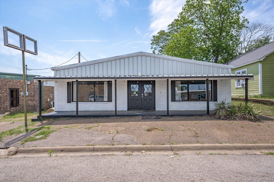 Primary Photo Of 203 N Spring St, Grand Saline Office For Sale
