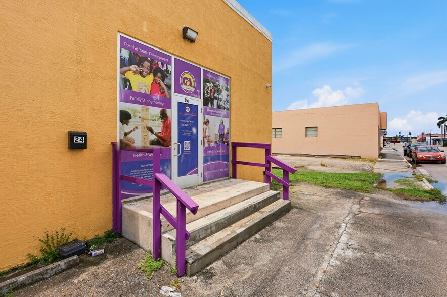 More Photos Of 24 SW Ave B, Belle Glade Office For Sale