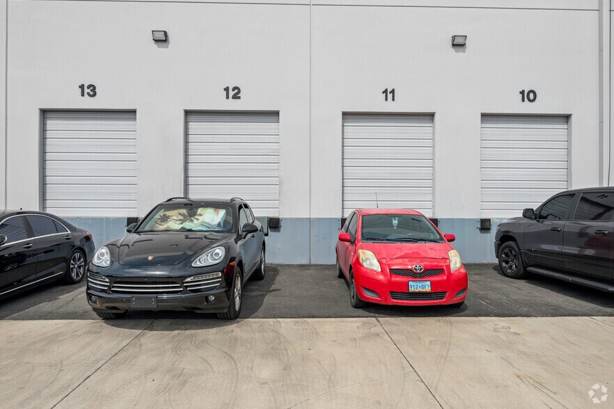 More Photos Of 4171 Distribution Cir, North Las Vegas Warehouse For Lease
