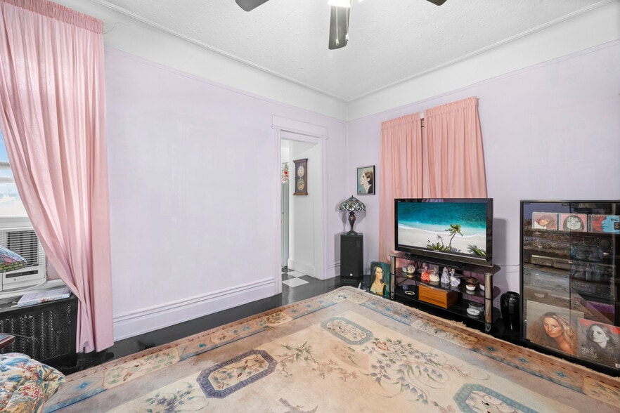 More Photos Of 3172 44th St, Astoria Multifamily For Sale