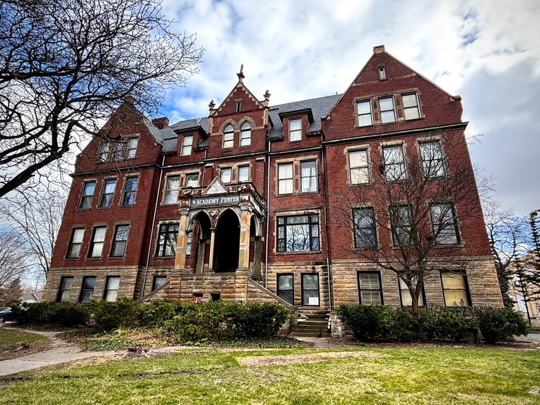 Primary Photo Of 512 N Lincoln St, Bay City Apartments For Sale