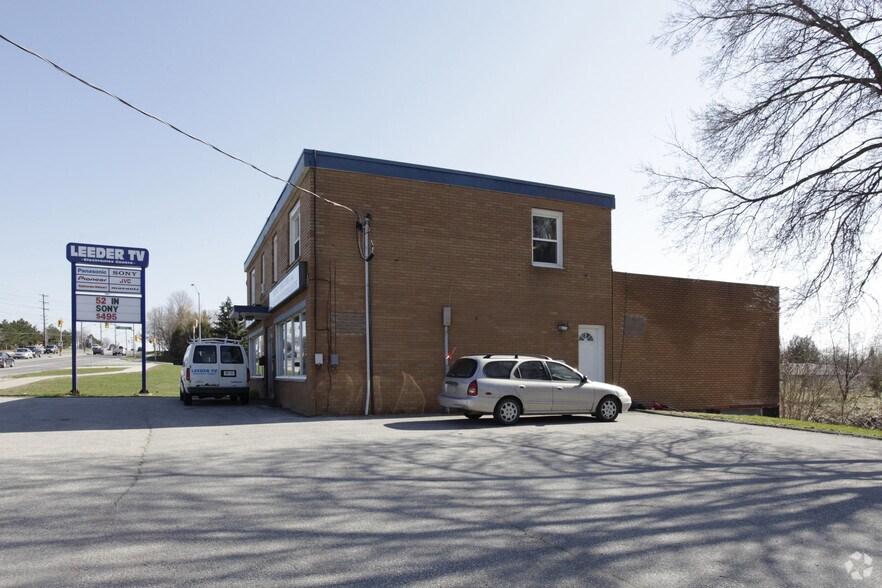 More Photos Of 17680 Leslie St, Newmarket Storefront Retail Residential For Sale