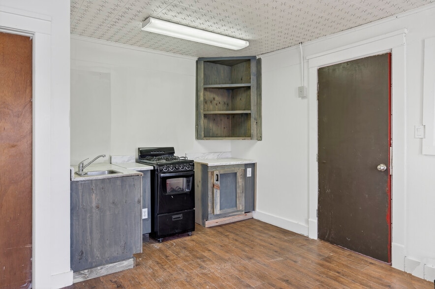 More Photos Of 2091 Locust Rd, Montrose Apartments For Sale
