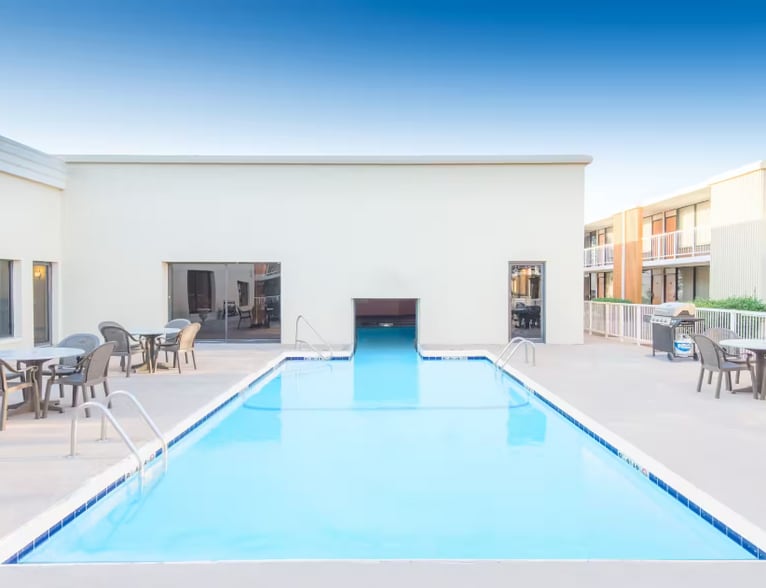 More Photos Of 2804 N Main St, Altus Hotel For Sale