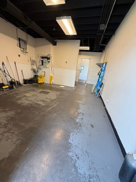 More Photos Of 1259 W I-20 Hwy, Monahans Storefront For Lease