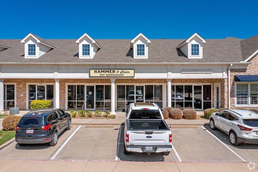 More Photos Of 5411 Basswood Blvd, Fort Worth Medical For Lease