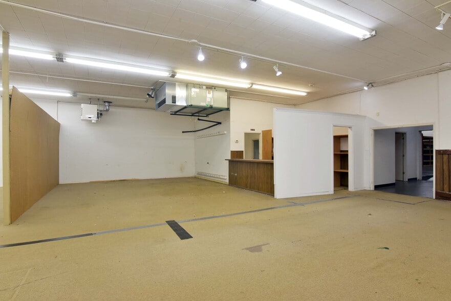 More Photos Of 511 W Broad Ave, Albany General Retail For Sale