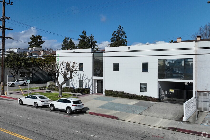 More Photos Of 2300 S Sepulveda Blvd, Los Angeles Office For Lease