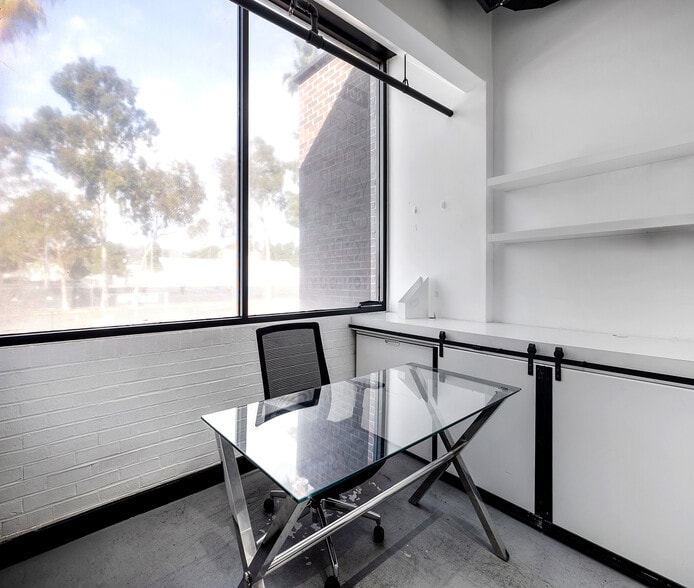 More Photos Of 464 N Fairfax Ave, Los Angeles Office For Sale