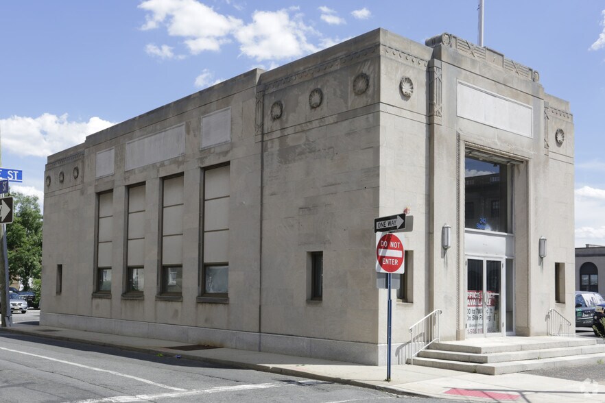 More Photos Of 242 State St, Hackensack Freestanding For Lease