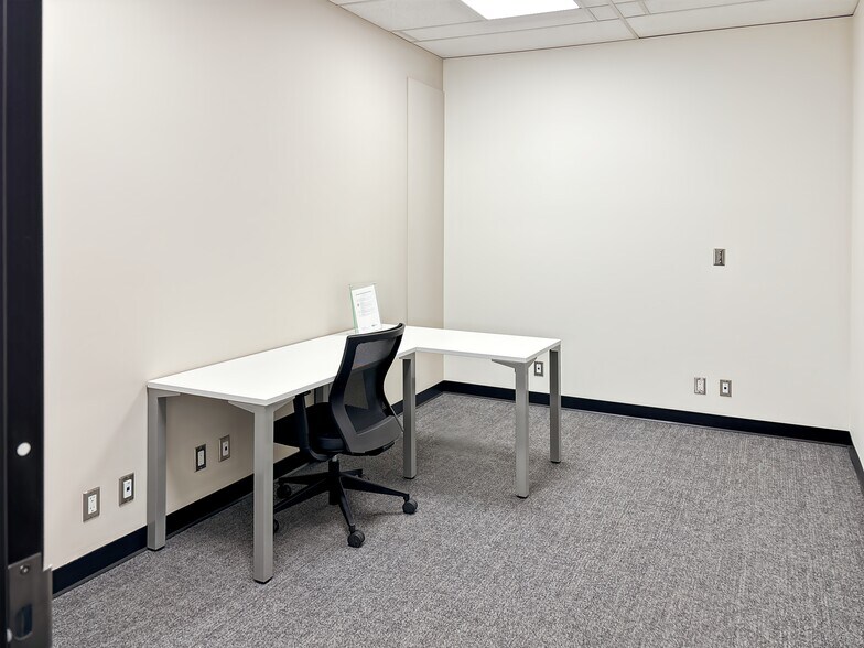 More Photos Of 111 2 Ave S, Saskatoon Coworking Space