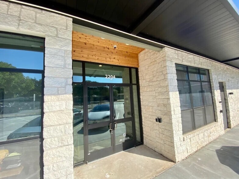 More Photos Of 2204 Western Trails Blvd, Austin Loft Creative Space For Sale