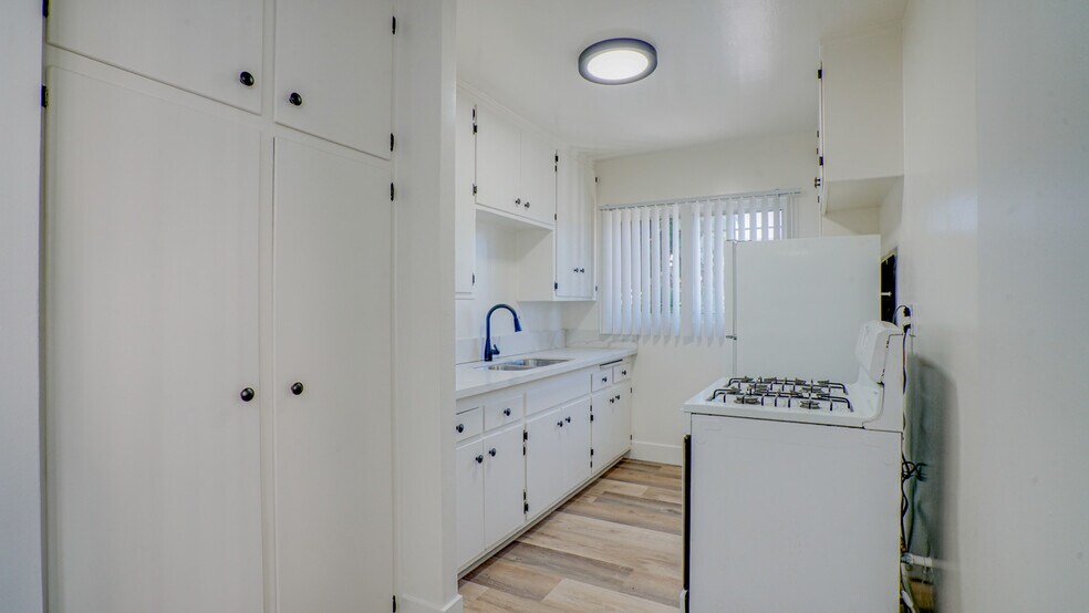 More Photos Of 8419-8425 S Western Ave, Los Angeles Apartments For Sale