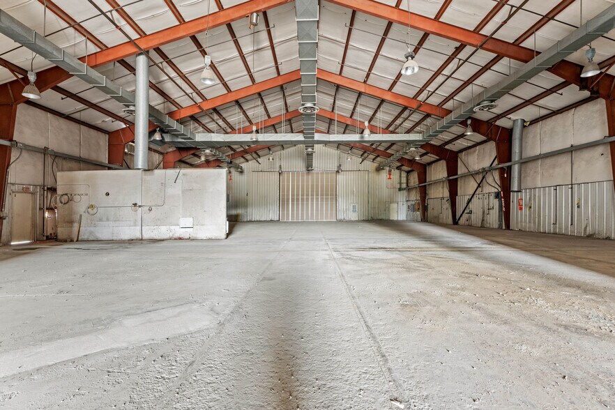 More Photos Of 934 S Main St, Willits Manufacturing For Lease