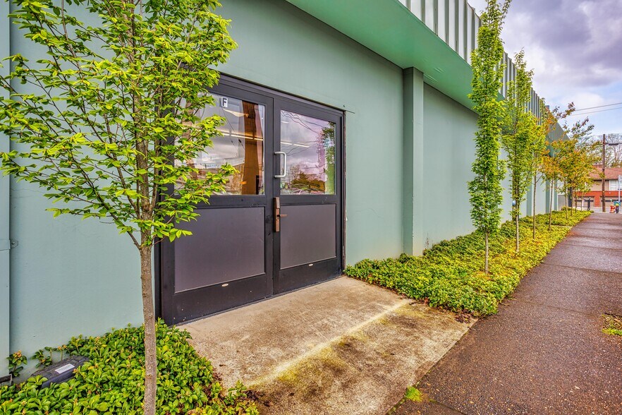 More Photos Of 4636 NE 42nd Ave, Portland Freestanding For Lease