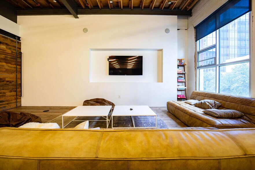 More Photos Of 111 W 6th St, Austin Office For Lease