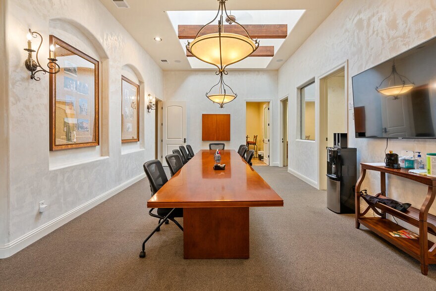 More Photos Of 829 San Benito St, Hollister Office For Sale