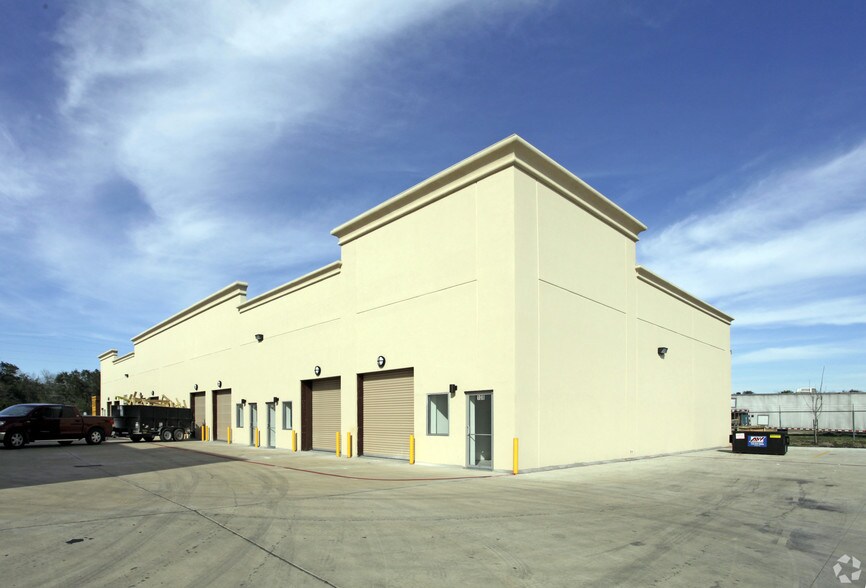 More Photos Of 10511 Windsor Ln, Houston Warehouse For Lease