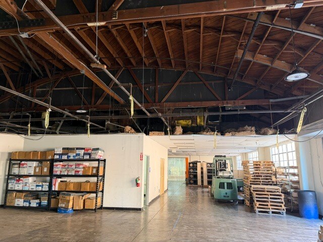 More Photos Of 5330-5340 Harbor St, Commerce Warehouse For Lease