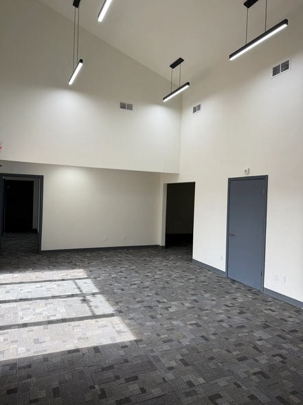More Photos Of 500 Beacon Dr, Oklahoma City Manufacturing For Lease