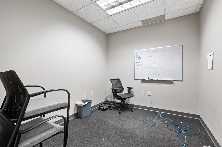More Photos Of 3000 Stonewood Dr, Wexford Office For Lease