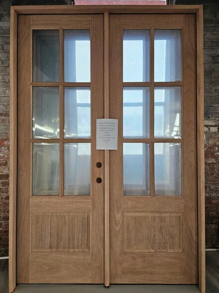 More Photos Of 1087 Sycamore St, Bristol Office For Sale