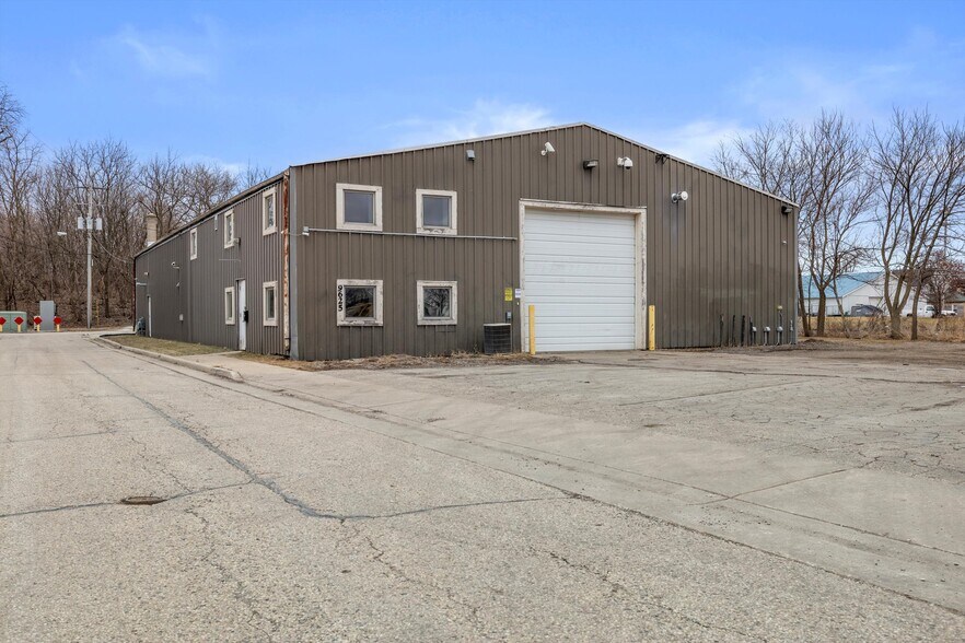 Primary Photo Of 9625 Hallock Dr, Sturtevant Warehouse For Lease